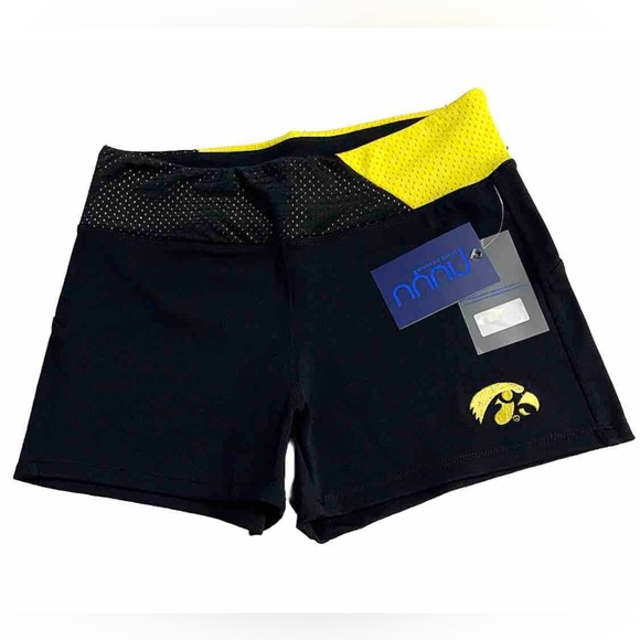 NWT Nuyu Iowa Hawkeyes Women’s Yoga Shorts Black Size L Licensed NCAA $52 Retail - Picture 1 of 7